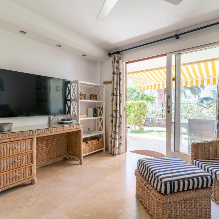 Apartamento junto a la playa - Two-Bedroom Apartment - 12