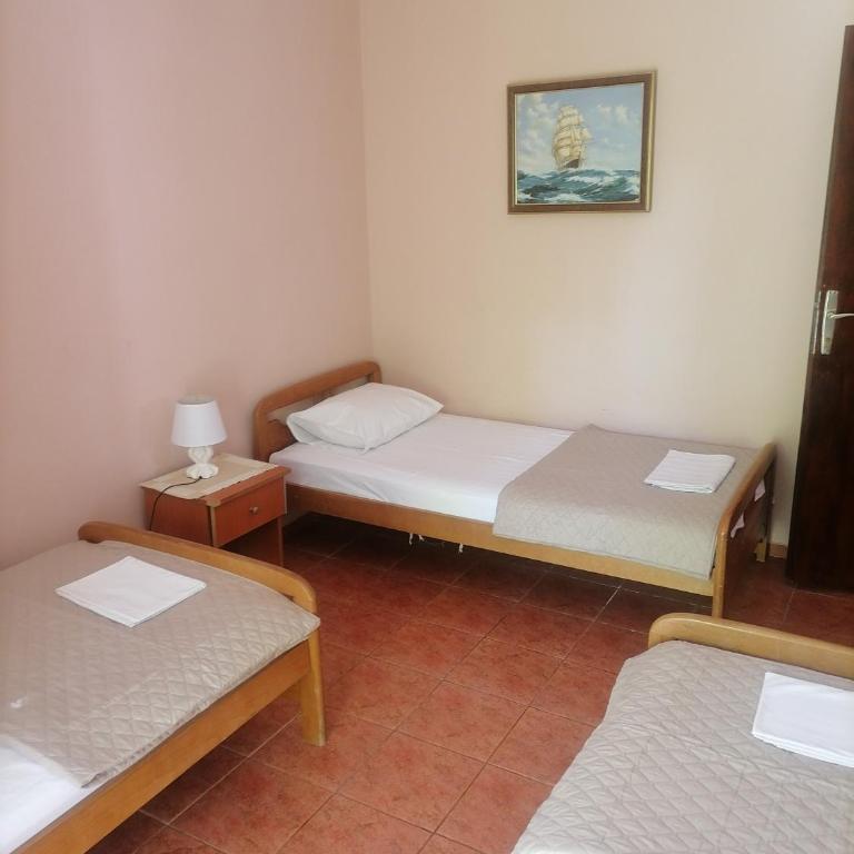 Apartments Ant - Apartman s 2 Spavaće Sobe sa Balkonom i Terasom - 2