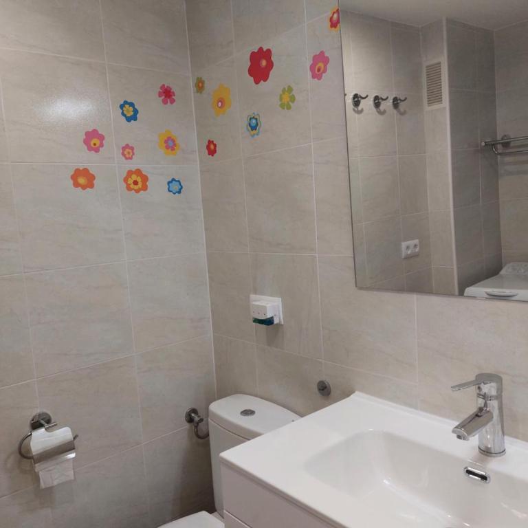 Vistas al mar. Junto a la playa. Garaje y piscina. - Apartamento de 1 dormitorio - 14