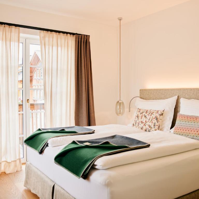 TAUROA Seehotel Grundlsee - Comfort Doppelzimmer mit Seeblick - 1