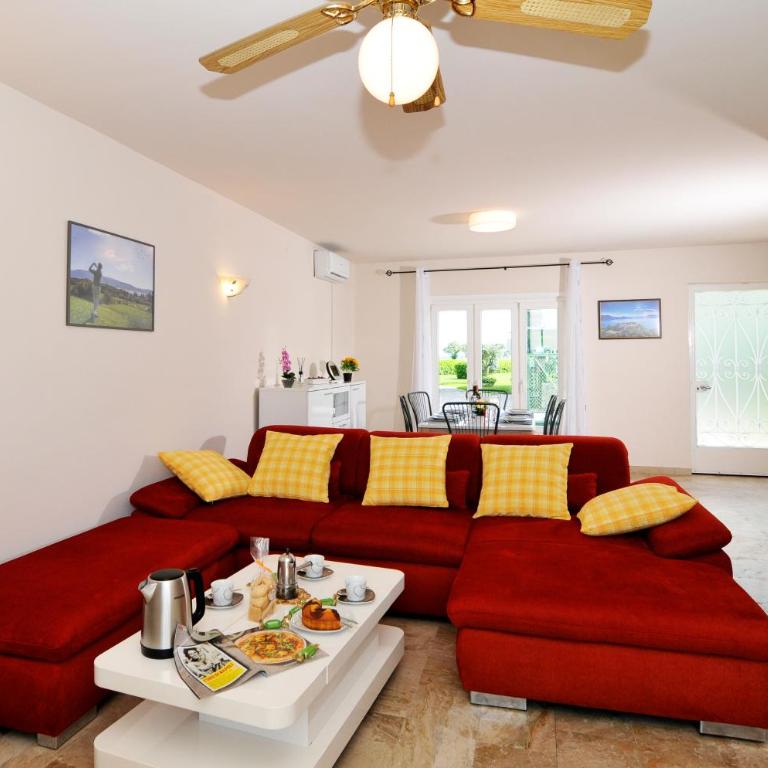 Villa con giardino privato, tre camere, due bagni - Villa con 3 Camere da Letto - 3
