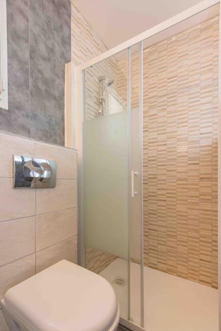 Aux Studio sous les oliviers Netflix et Prime vidéo - Appartement - Vue sur Piscine - 13