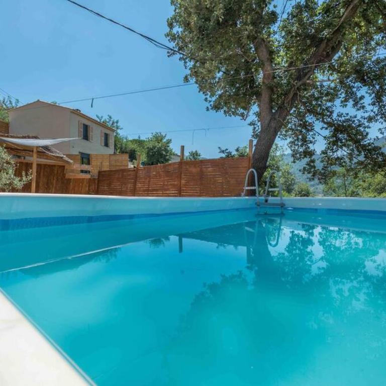 Aux Studio sous les oliviers Netflix et Prime vidéo - Appartement - Vue sur Piscine - 4