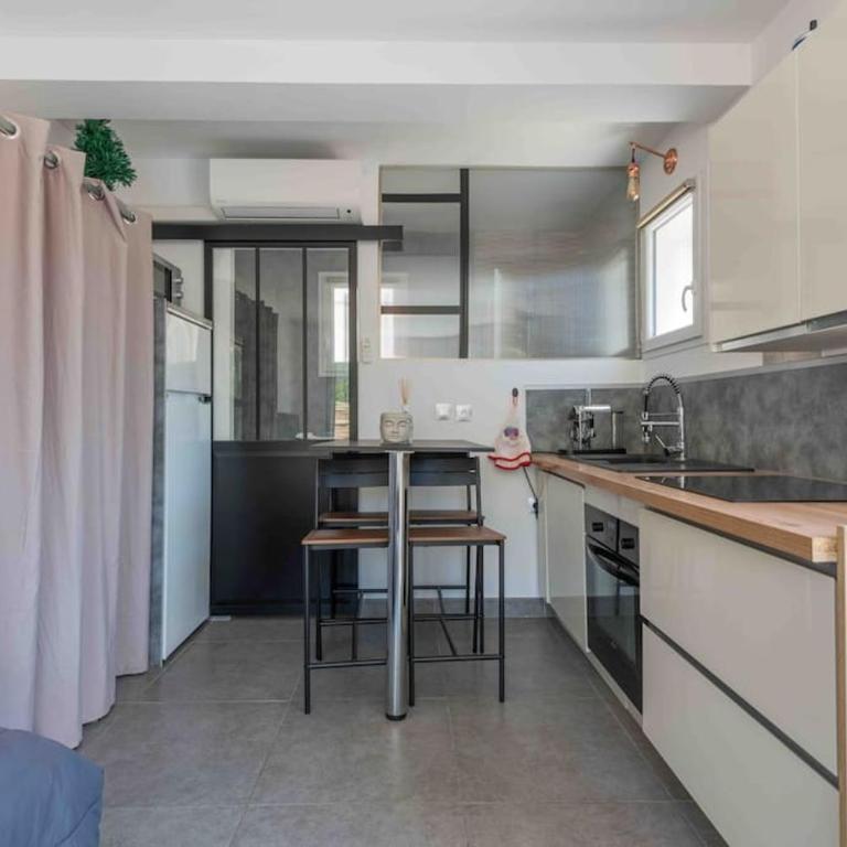 Aux Studio sous les oliviers Netflix et Prime vidéo - Appartement - Vue sur Piscine - 8