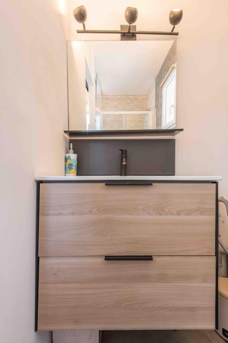 Aux Studio sous les oliviers Netflix et Prime vidéo - Appartement - Vue sur Piscine - 12