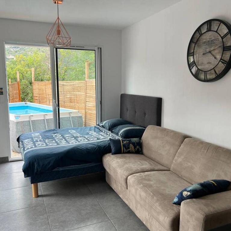 Aux Studio sous les oliviers Netflix et Prime vidéo - Appartement - Vue sur Piscine - 20