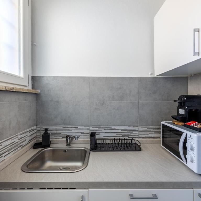 [8 min dalla METRO] Casa Elegante con Netflix e Wifi - Appartamento - 15