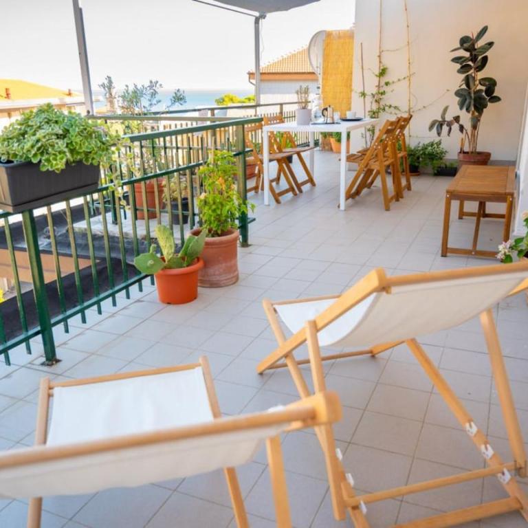 [Penthouse with Terrace] • Sea 5Min • Trains 4Min - Apartamento de 2 dormitorios - 3