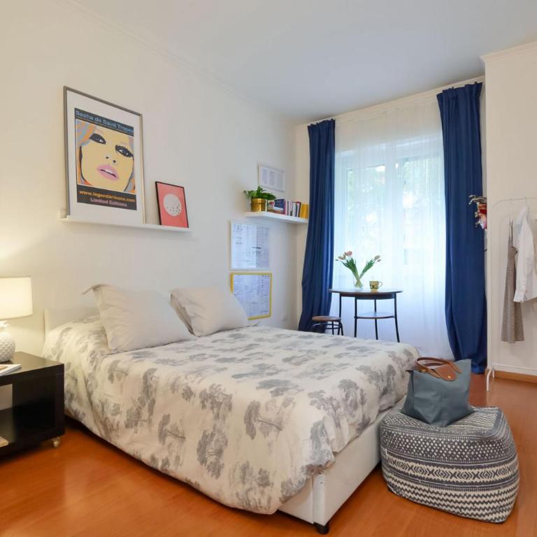 Milano Lights - Double Room with Shared Bathroom - 1