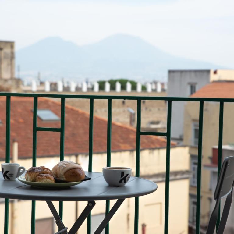 B&B Monteleone ,12 - Double Room with Private Bathroom with Balcony Vesuvio View - 8