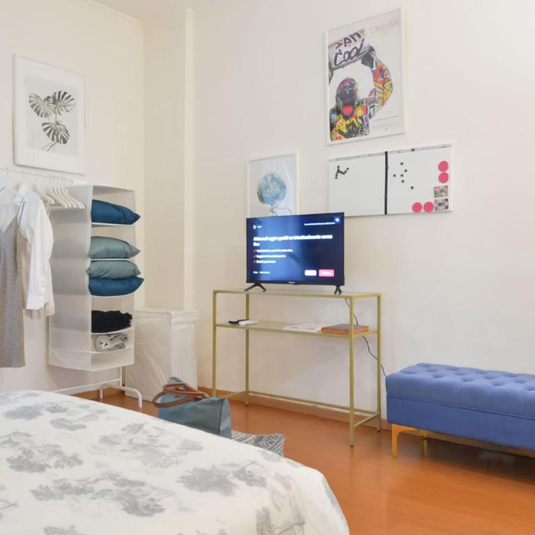 Milano Lights - Double Room with Shared Bathroom - 21