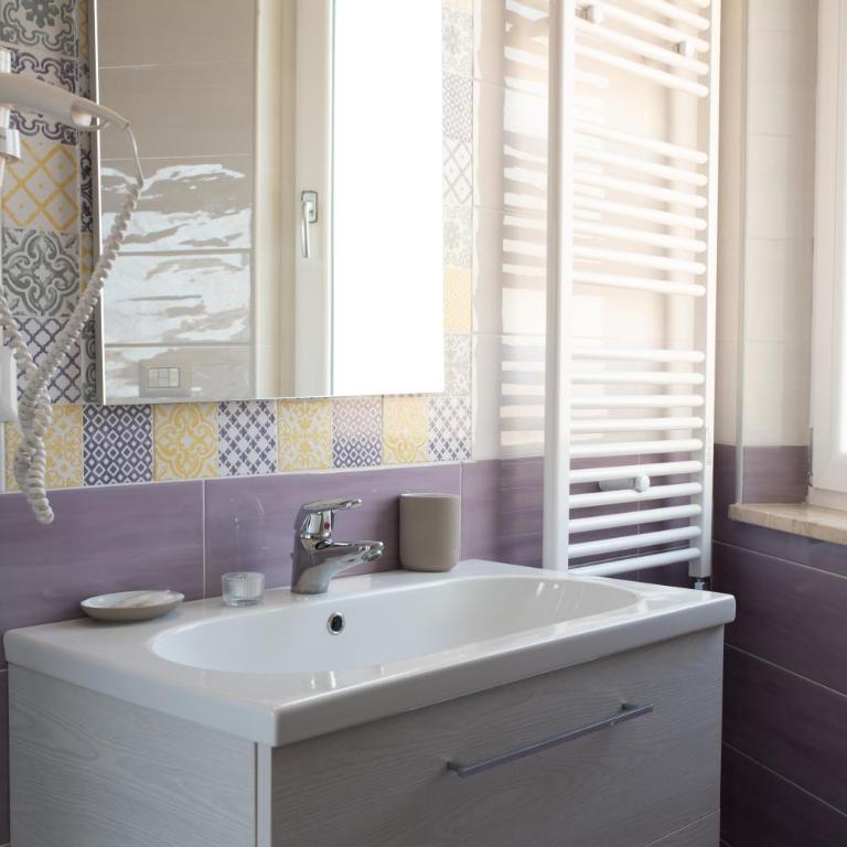 B&B Monteleone ,12 - Double Room with Private Bathroom with Balcony Vesuvio View - 11