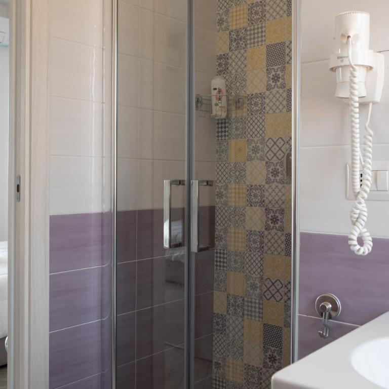 B&B Monteleone ,12 - Double Room with Private Bathroom with Balcony Vesuvio View - 10