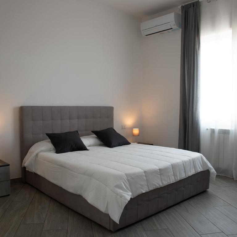 B&B Monteleone ,12 - Double Room with Private External Bathroom with Vesuvio View - 5