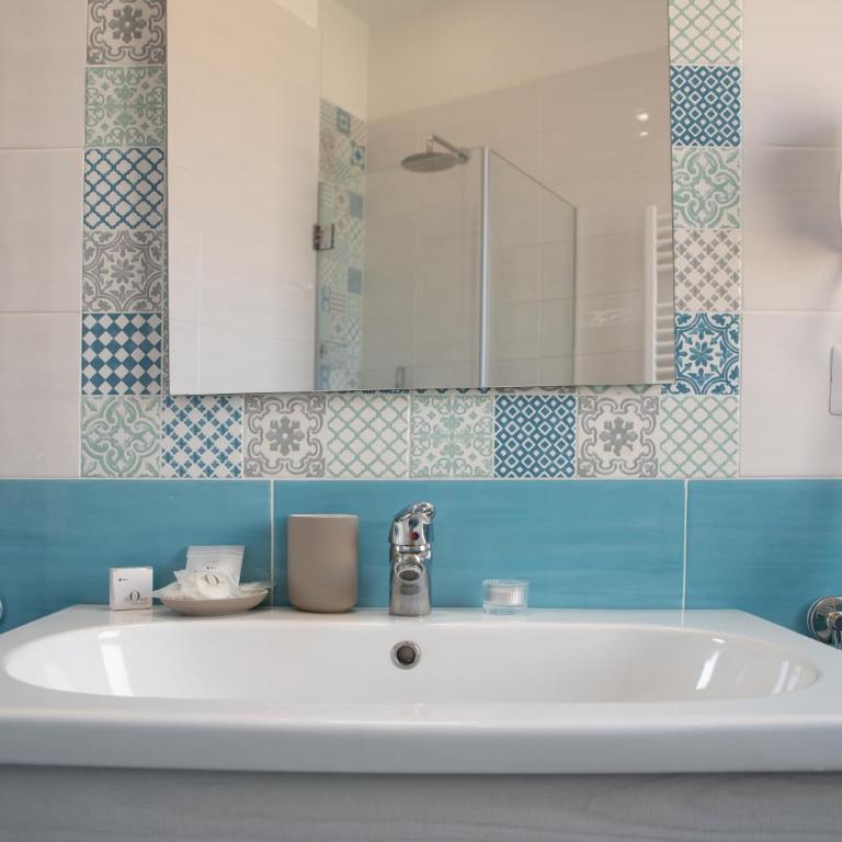 B&B Monteleone ,12 - Double Room with Private External Bathroom with Vesuvio View - 6