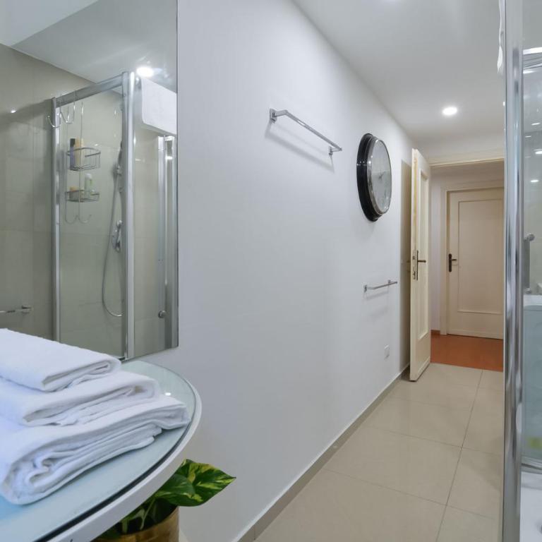 Milano Lights - Double Room with Shared Bathroom - 9