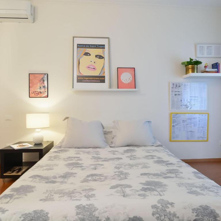 Milano Lights - Double Room with Shared Bathroom - 2