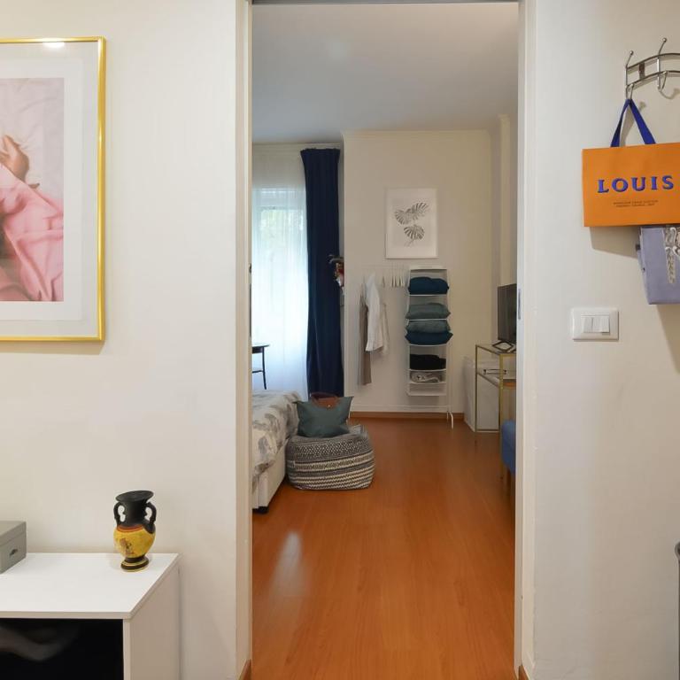 Milano Lights - Double Room with Shared Bathroom - 11