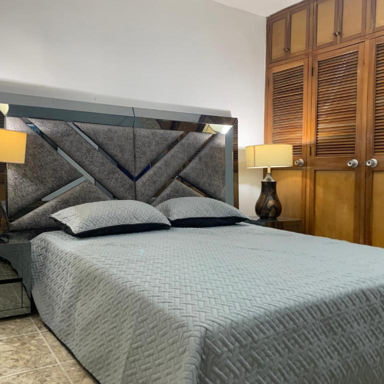 Medellin Tu hogar en la eterna primavera - Three-Bedroom Apartment - 13