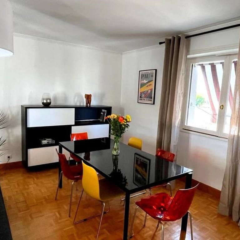 Pau centre vue sur les Pyrénées pour 2 nuits au minimum - Appartement 2 Chambres - 4
