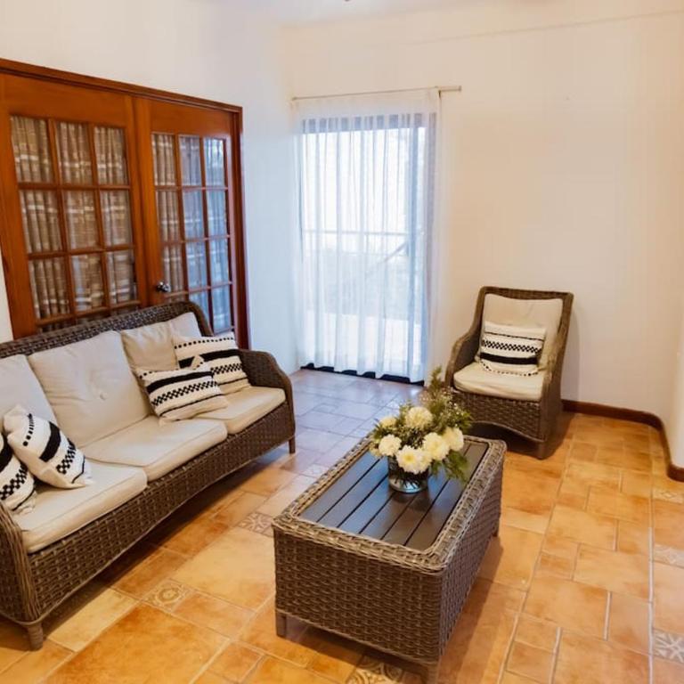 Hermosa Casa a 5 Minutos de la playa caminando! - Five-Bedroom House - 6