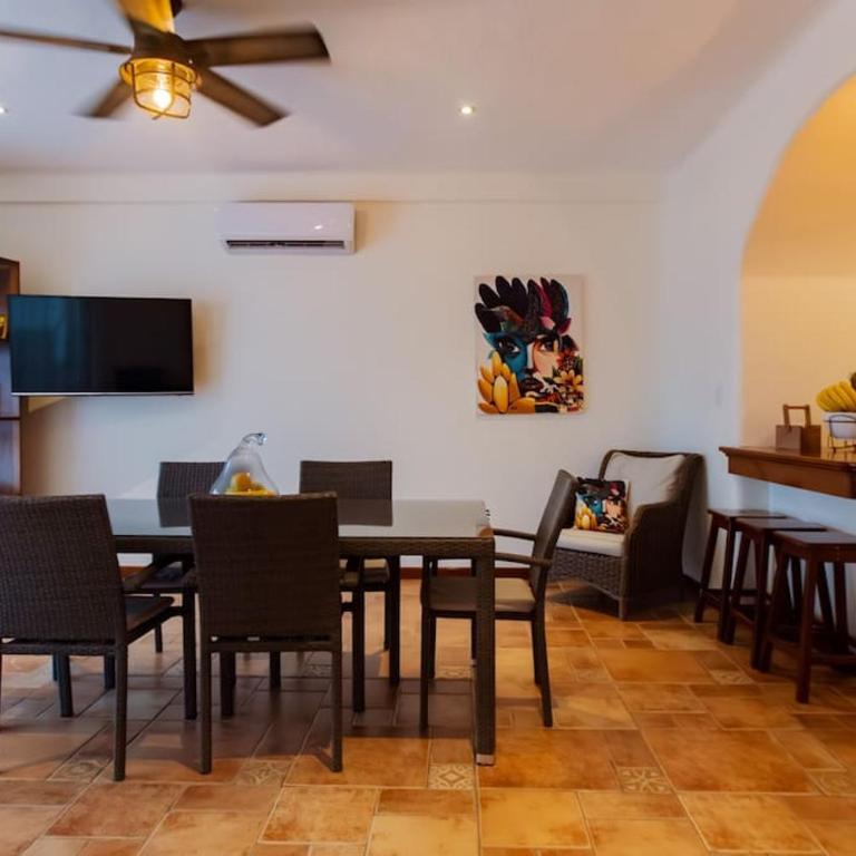 Hermosa Casa a 5 Minutos de la playa caminando! - Five-Bedroom House - 7