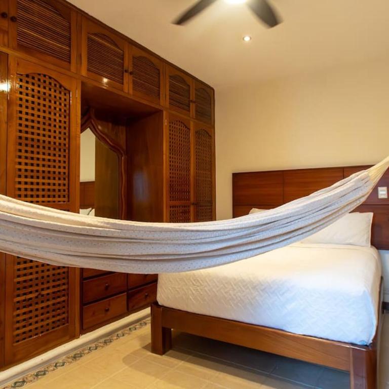 Hermosa Casa a 5 Minutos de la playa caminando! - Five-Bedroom House - 24