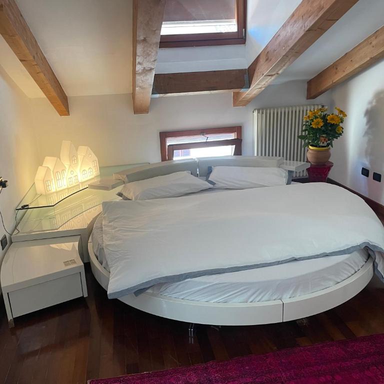 Suites Indipendenza 58 - Camera Matrimoniale con Bagno Privato - 1