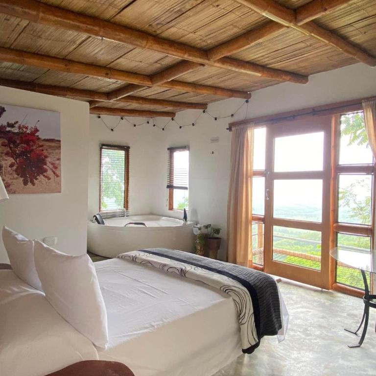Viyamar Glamping: Discover Tranquility in Style - One-Bedroom Chalet - 1