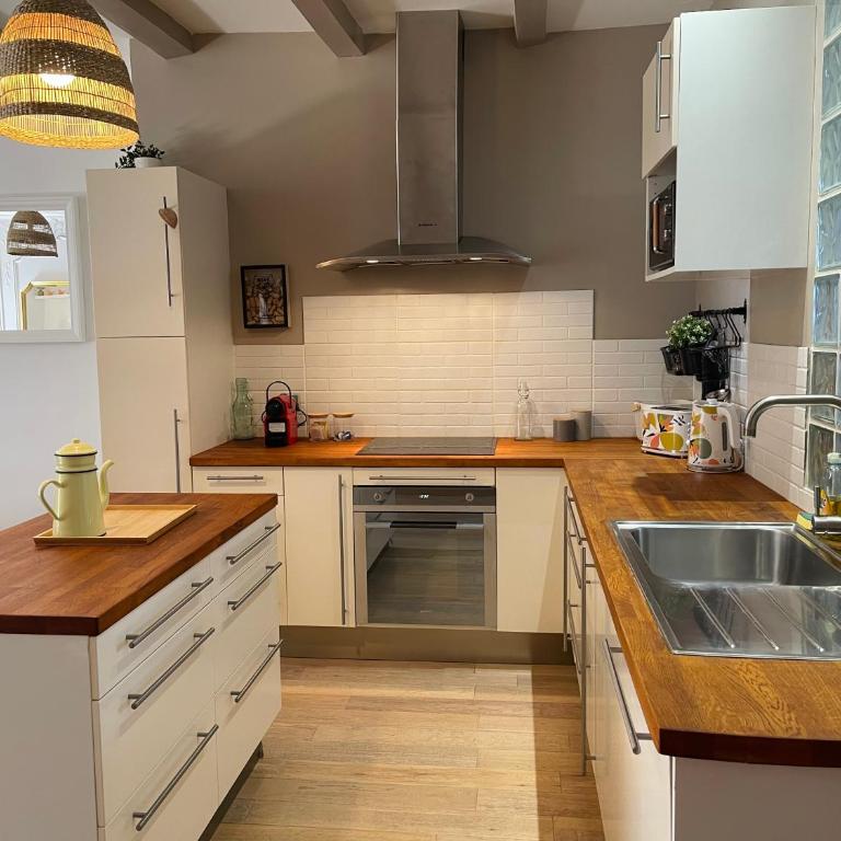 Maison Gabriel - Logement charmant au cœur de la Cité Médiévale - T3 75m2 - Appartamento con 2 Camere da Letto - 15
