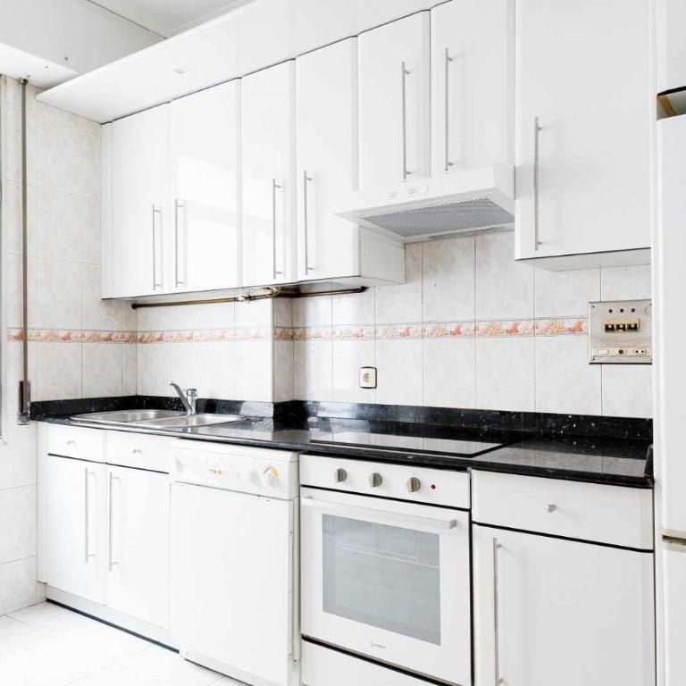 Bilbao 10 minutos andando Casco Viejo y del centro - Three-Bedroom Apartment - 3
