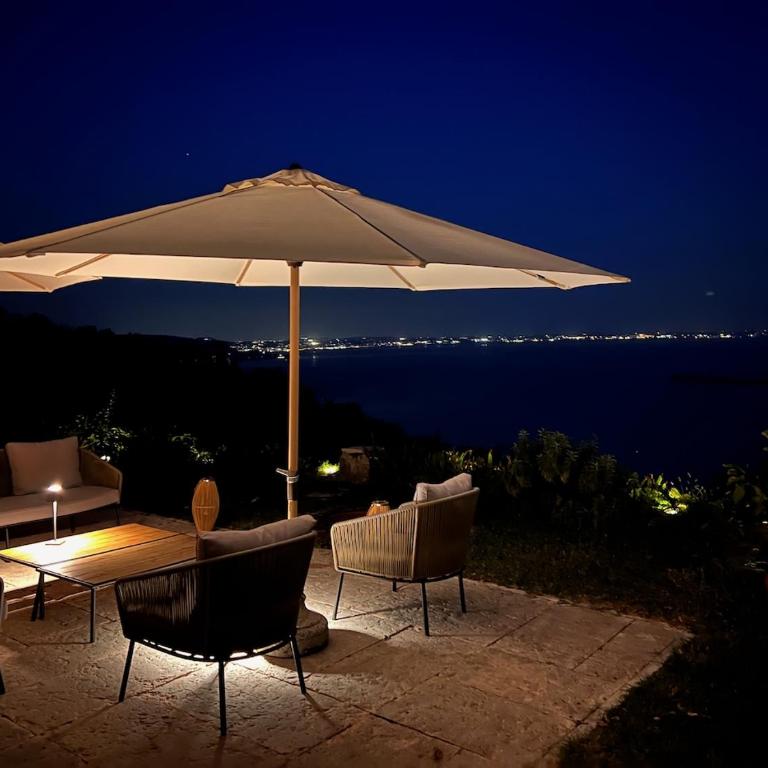 Neu- Villa Ventinove zauberhaft renovierte Landhausvilla mit traumhaftem 180-Seeblick und Park - Villa - 58