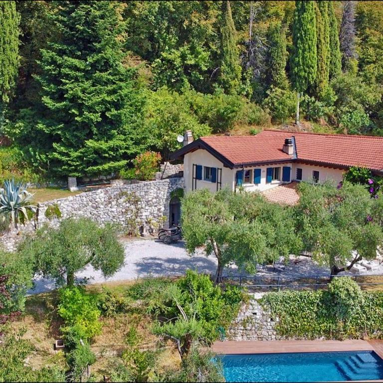 Neu- Villa Ventinove zauberhaft renovierte Landhausvilla mit traumhaftem 180-Seeblick und Park - Villa - 2