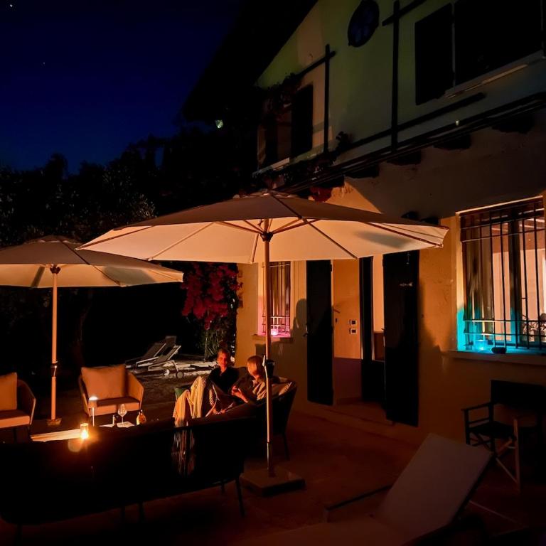 Neu- Villa Ventinove zauberhaft renovierte Landhausvilla mit traumhaftem 180-Seeblick und Park - Villa - 55