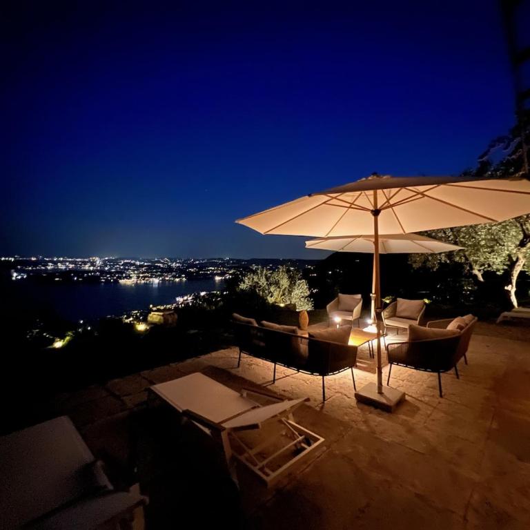 Neu- Villa Ventinove zauberhaft renovierte Landhausvilla mit traumhaftem 180-Seeblick und Park - Villa - 61