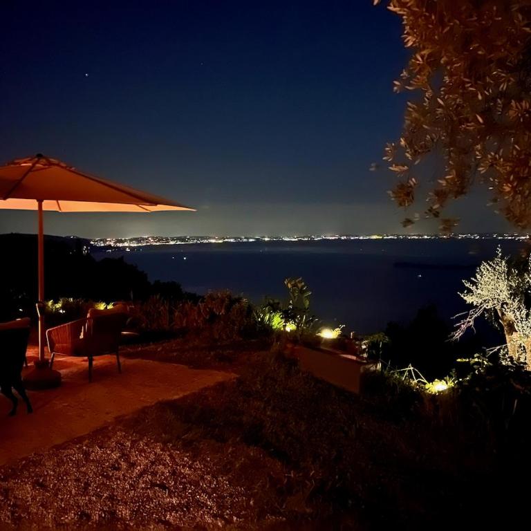Neu- Villa Ventinove zauberhaft renovierte Landhausvilla mit traumhaftem 180-Seeblick und Park - Villa - 62