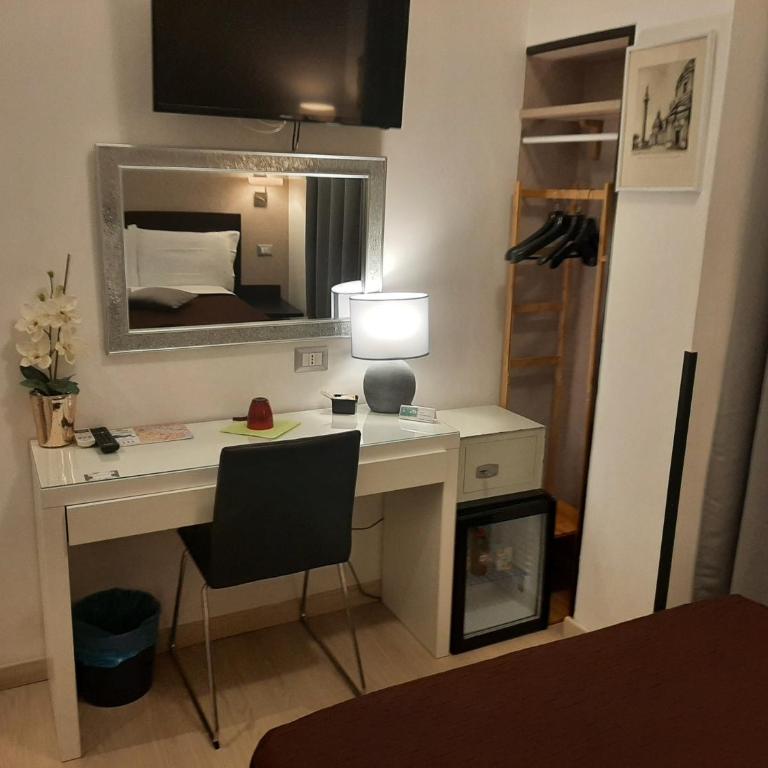 Roman Residence - Single Room with Private Bathroom - 2