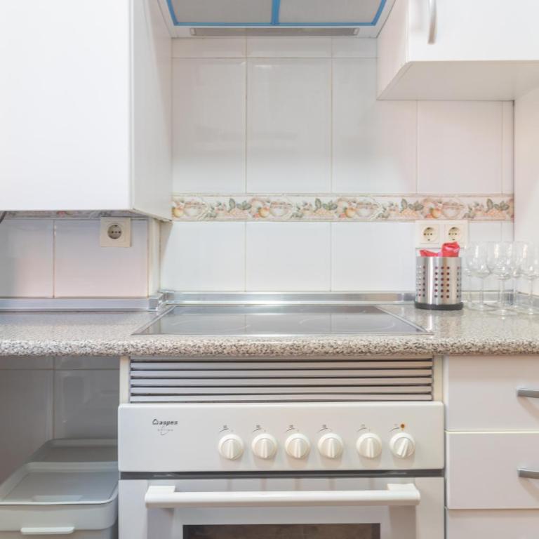 Luminoso Madrid Javalambre Temporal - Two-Bedroom Apartment - 25