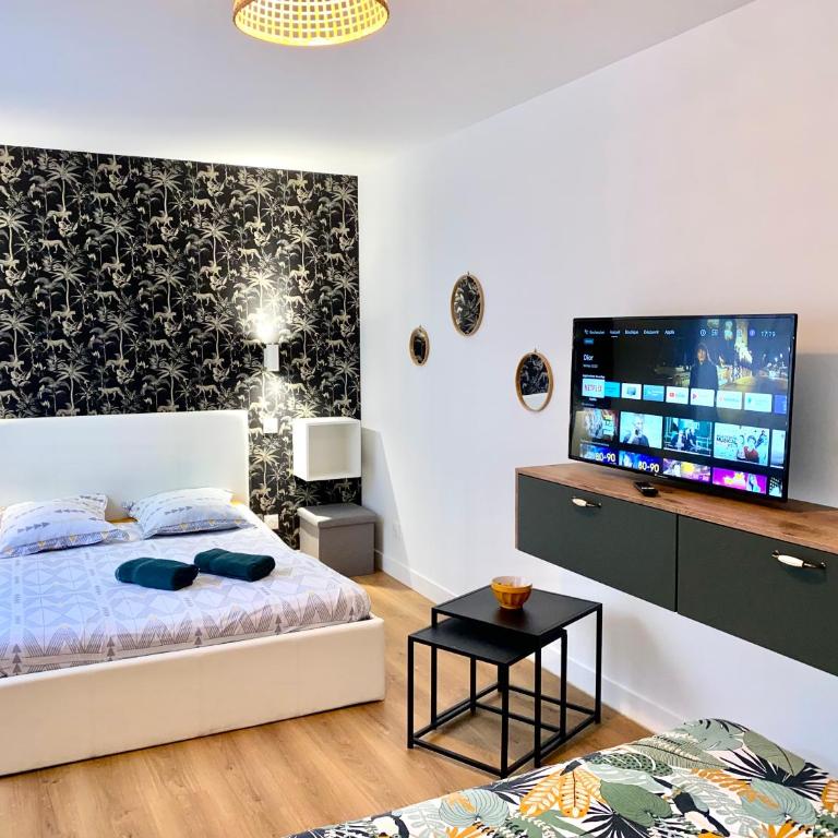 Superbe studio avec cour et parking gratuit à 5 min du château - Apartamento de 1 dormitorio - 2