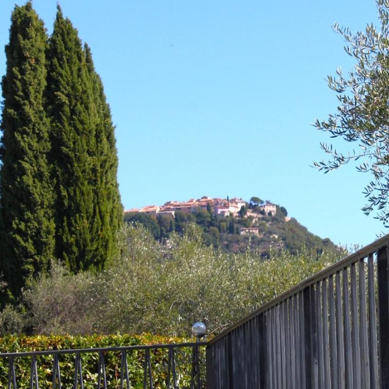 "La Colombe sous les Oliviers" Gîte jusqu'à 4 personnes - 75m2 - Sur Boooking - Rez de jardin Piscine Vue mer et lac - Casa Vacanze - 13
