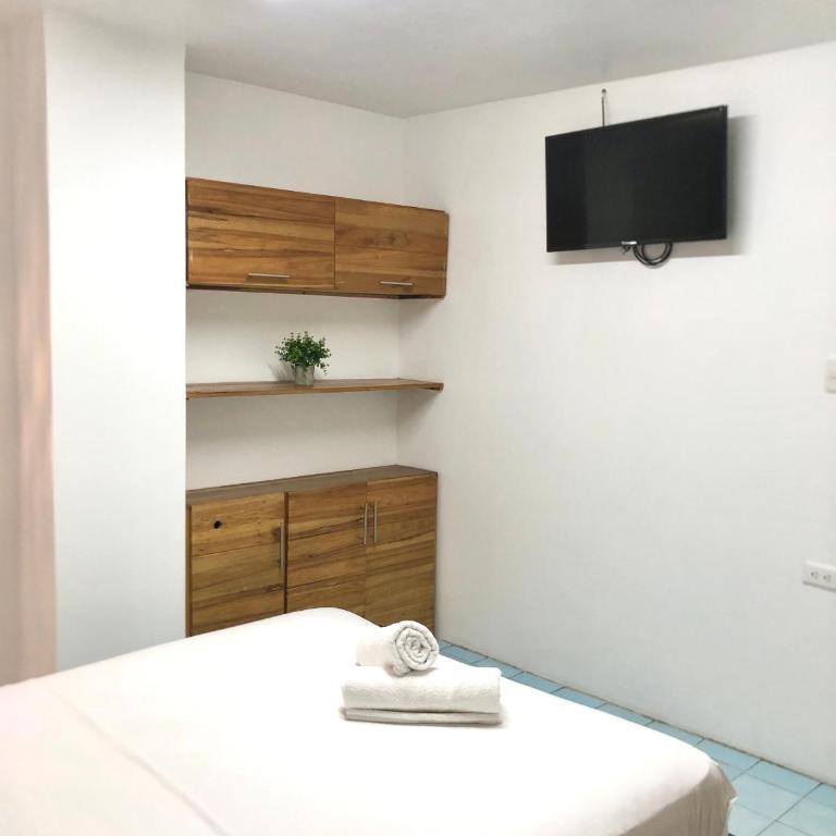 HOTEL PLAYAS PERDERNALES ECUADOR - Deluxe Room (2 Adults + 1 Child) - 3