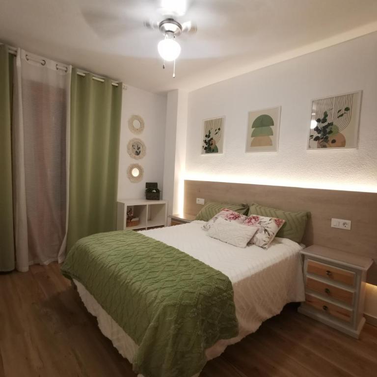 Costamar bungalow familiar, piscina y terraza, a 5 min de la playa - Three-Bedroom Apartment - 9