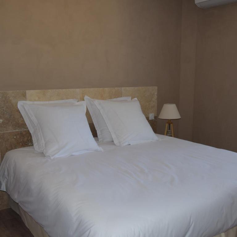 Hôtel et SPA des sources du gros noyer - Deluxe Dreibettzimmer - 8