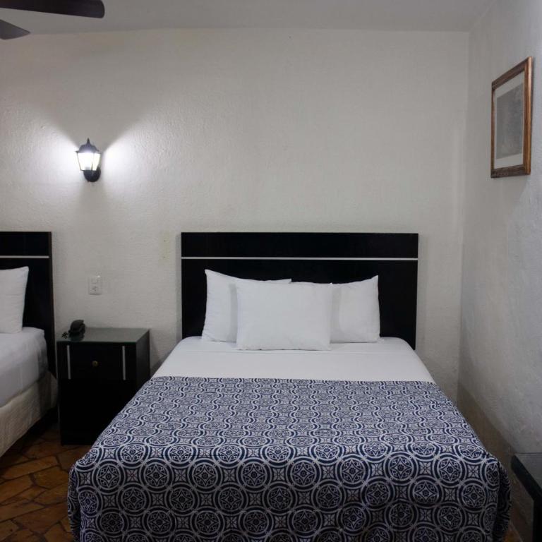 Hotel Santa Ana - Family Room - 4