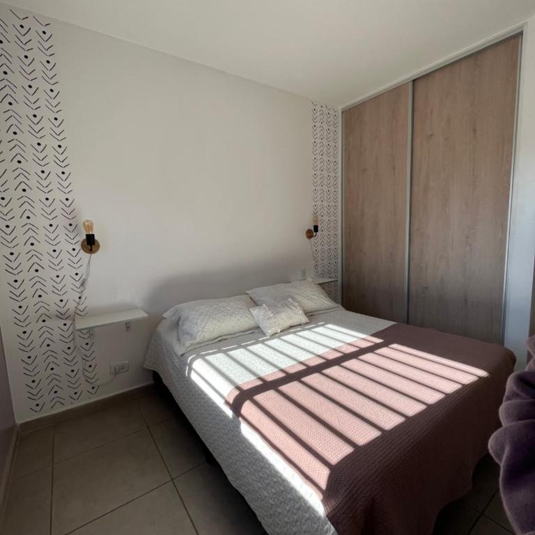 Pellegrini Apartments Mendoza !! Estupendos Departamentos con Cochera Privada cercanos a Parque Gral San Martin - Apartamento de 1 Dormitorio con balcón y vistas a la ciudad - 14