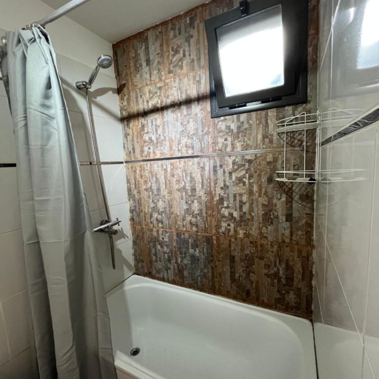 Pellegrini Apartments Mendoza !! Estupendos Departamentos con Cochera Privada cercanos a Parque Gral San Martin - Apartamento de 1 Dormitorio con balcón y vistas a la ciudad - 17