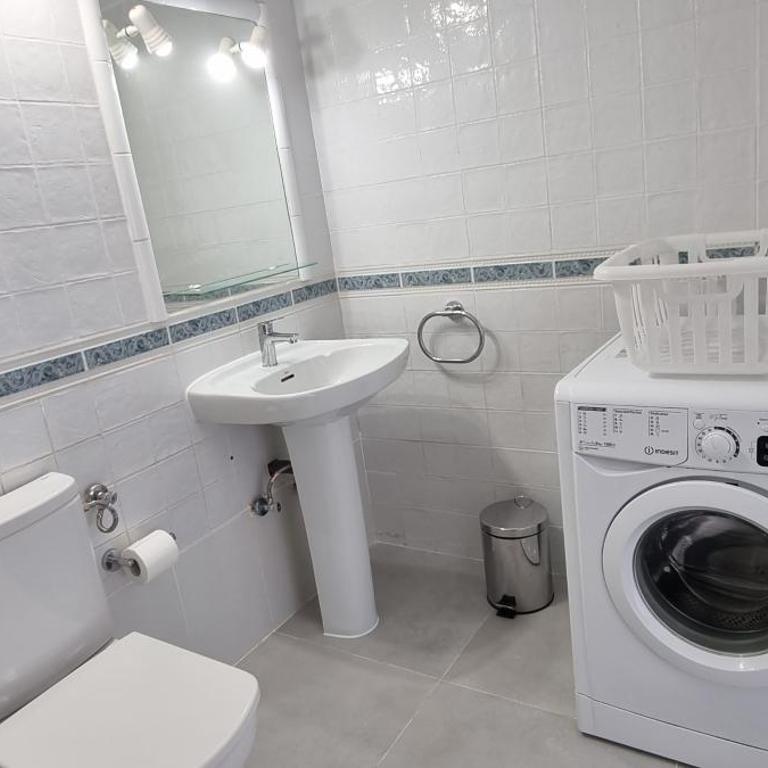 Casa Cadiz - Three-Bedroom House - 33