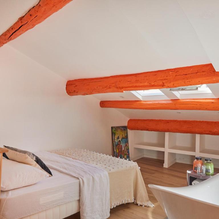 Historic Beziers flat with A C next to les Halles - Apartment - 5