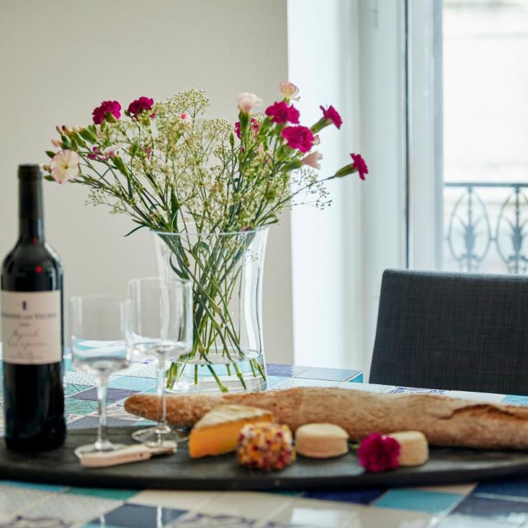 Historic Beziers flat with A C next to les Halles - Apartment - 12