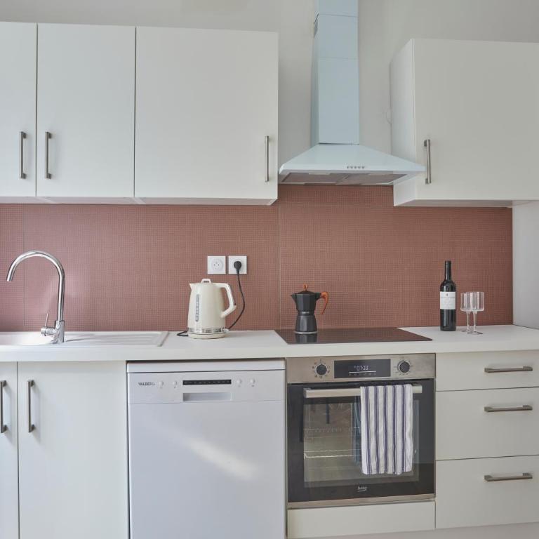 Historic Beziers flat with A C next to les Halles - Apartment - 15
